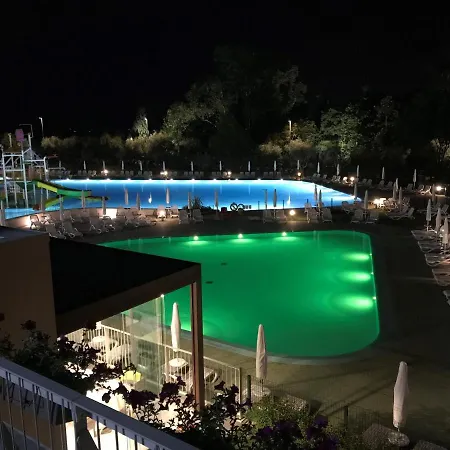 Sisan Family Курортный комплекс Бардолино