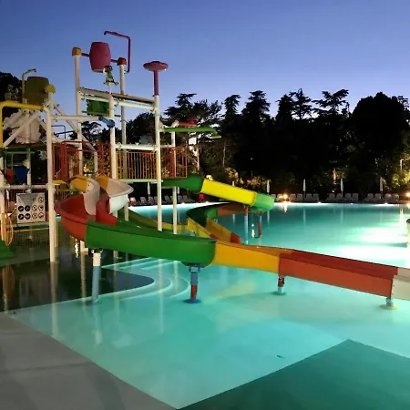 Sisan Family Курортный комплекс Бардолино