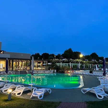 Курортный комплекс Sisan Family