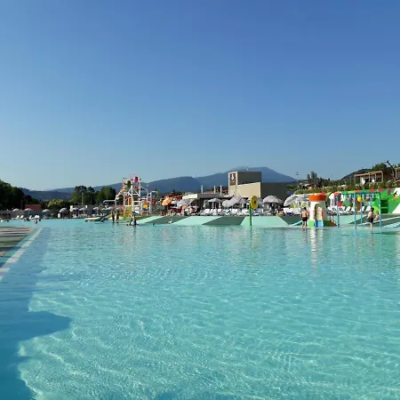 Sisan Family Ośrodek wypoczynkowy 4*